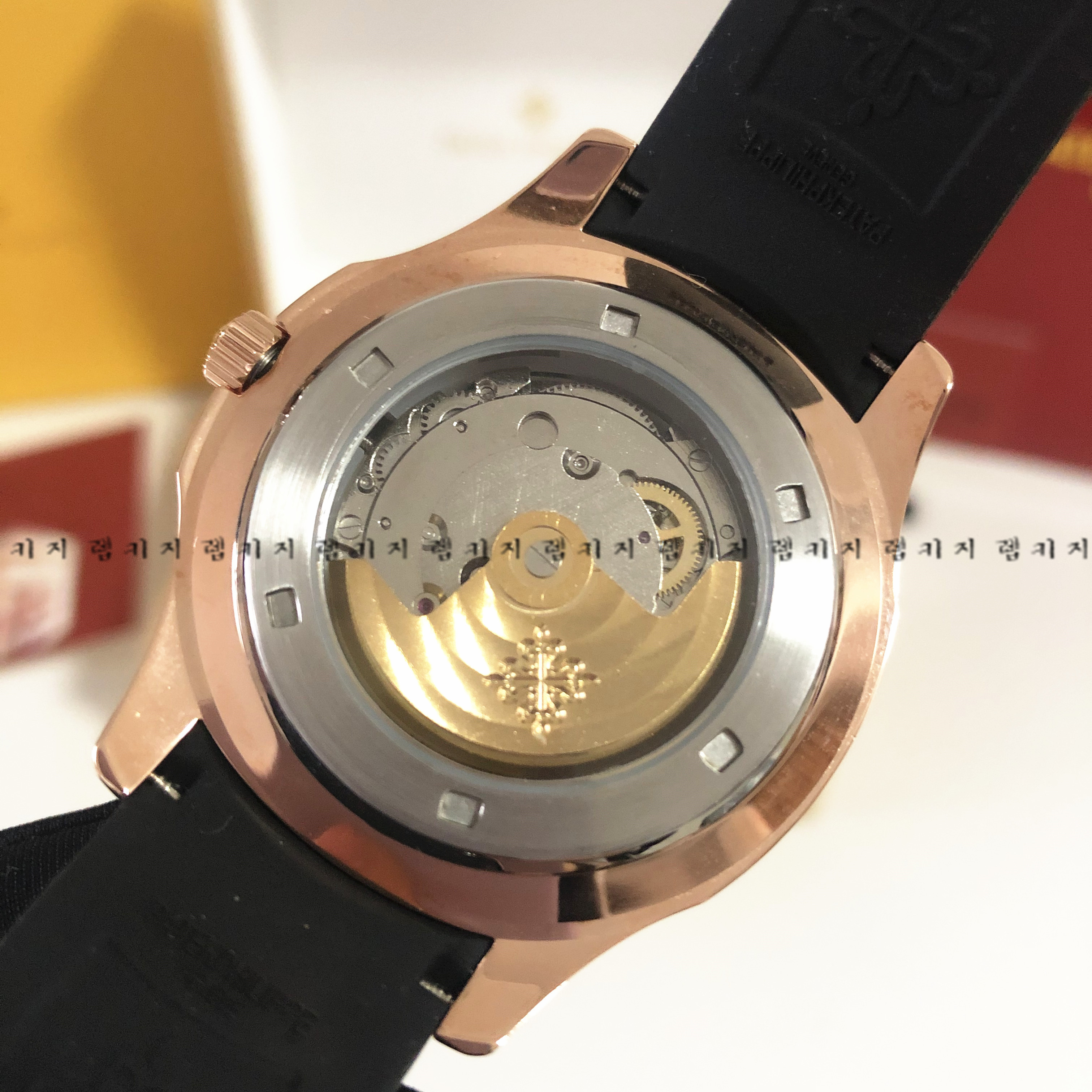 파텍필립 아쿠아넛 골드베젤 블랙 우레탄 러버밴드